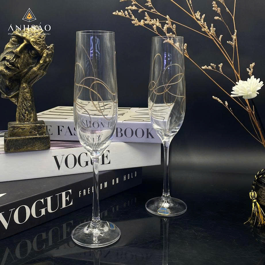 Ly Pha Lê - Đỉnh Cao Thưởng Thức Và Nghệ Thuật Tiệc Tùng Đẳng Cấp