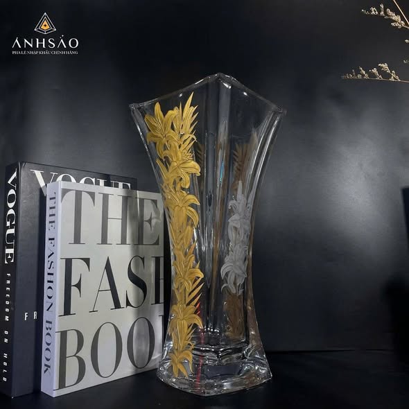 Lọ Hoa Pha Lê – Khi Vẻ Đẹp Trong Suốt Khơi Nguồn Cảm Hứng Mỗi Ngày