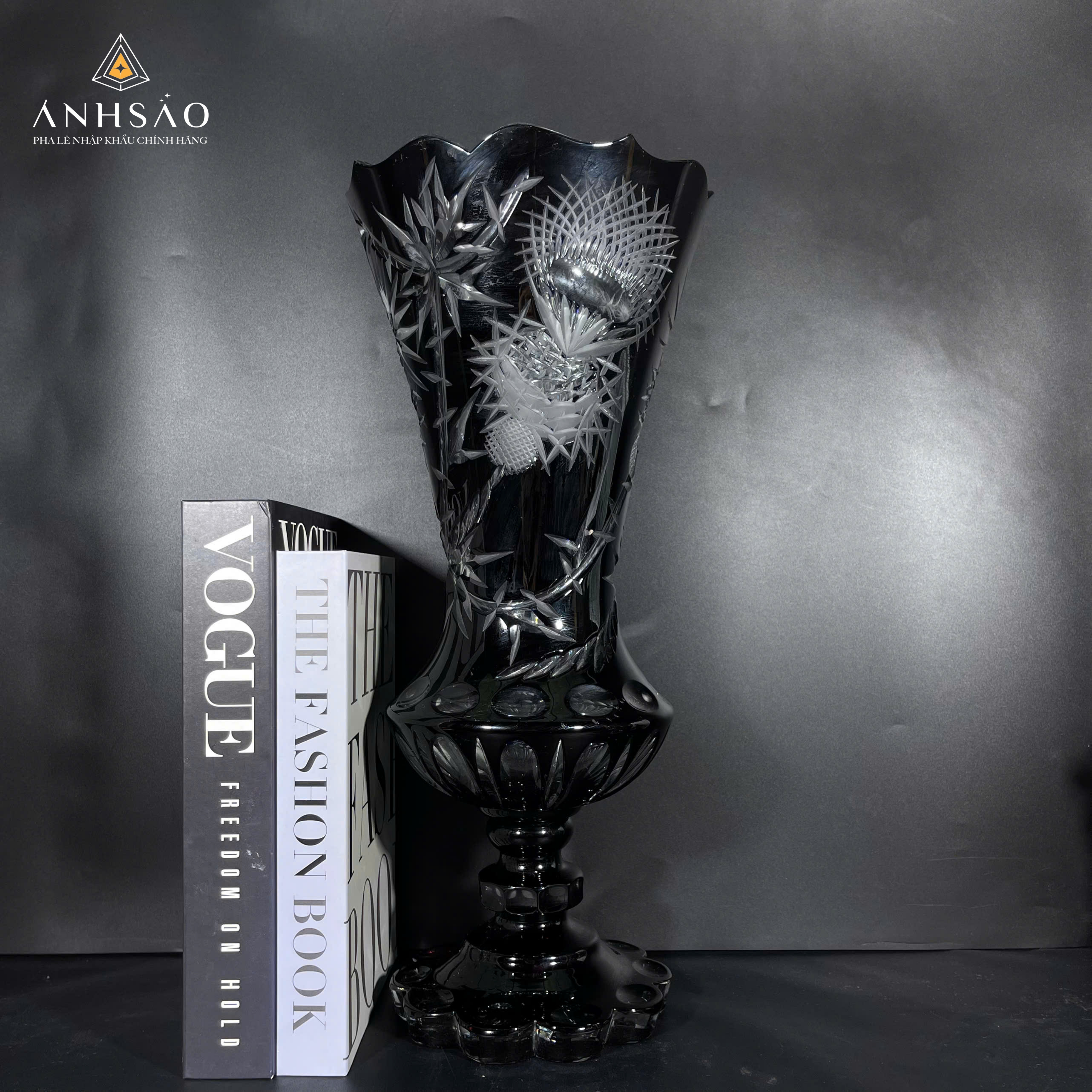 Lọ Hoa Pha Lê Haida Chân Đế Đen Mài Tia Sao