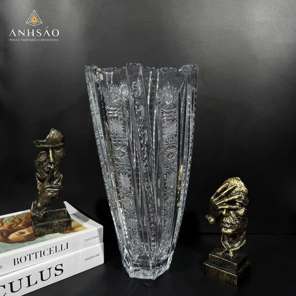 Lọ Hoa Pha Lê - Đỉnh Cao Nghệ Thuật Trang Trí Nội Thất