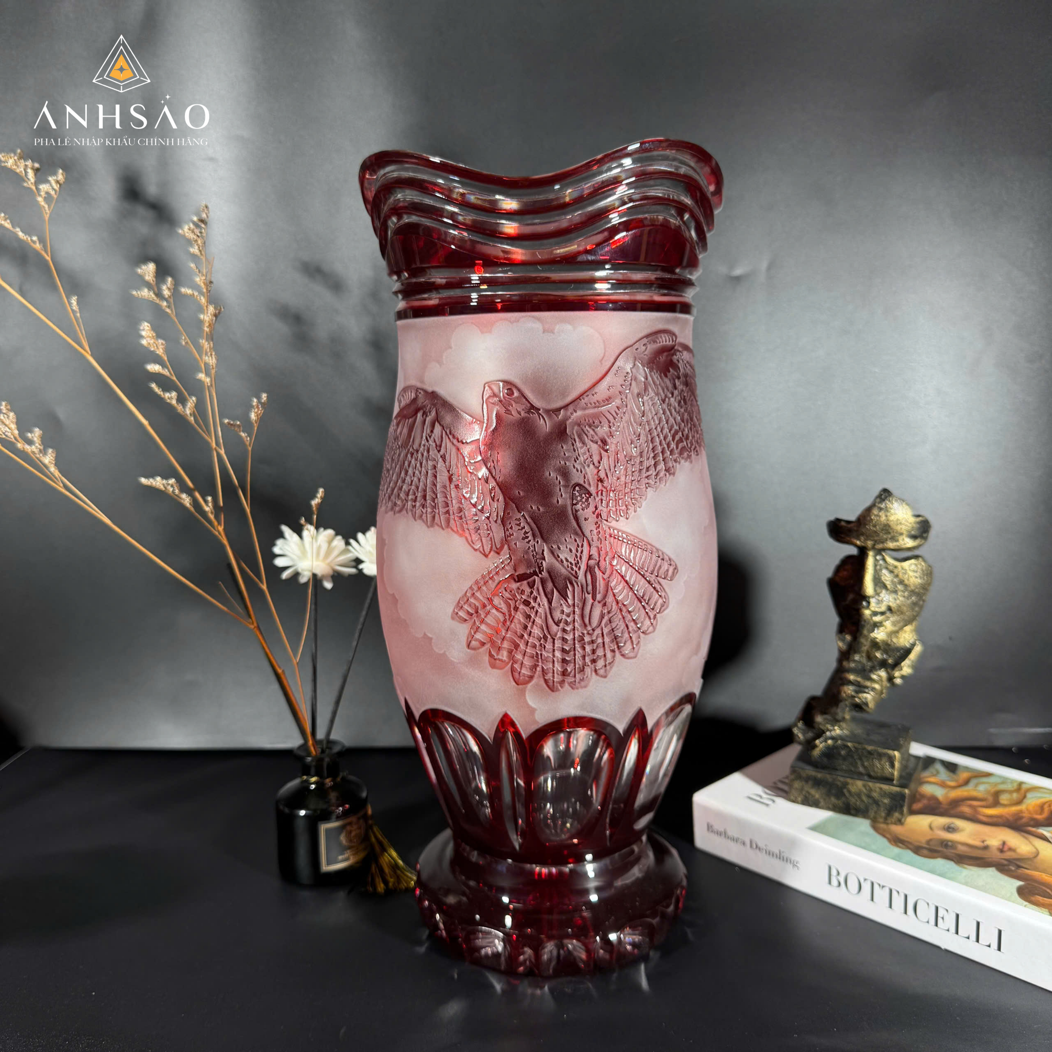 Lọ Hoa Pha Lê Haida Đỏ Điêu Khắc Đại Bàng