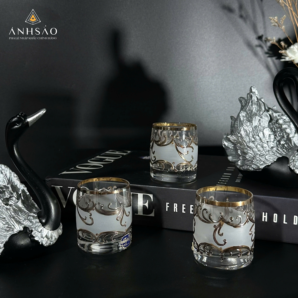 Chén Pha Lê Nghệ Thuật – Điểm Nhấn Cho Bàn Tiệc