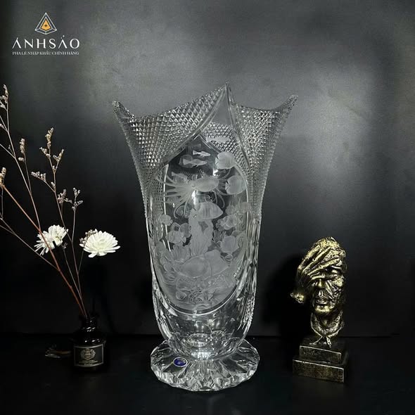 Lọ Hoa Pha Lê Cao Cấp – Điểm Nhấn Sang Trọng Cho Không Gian Cao Cấp