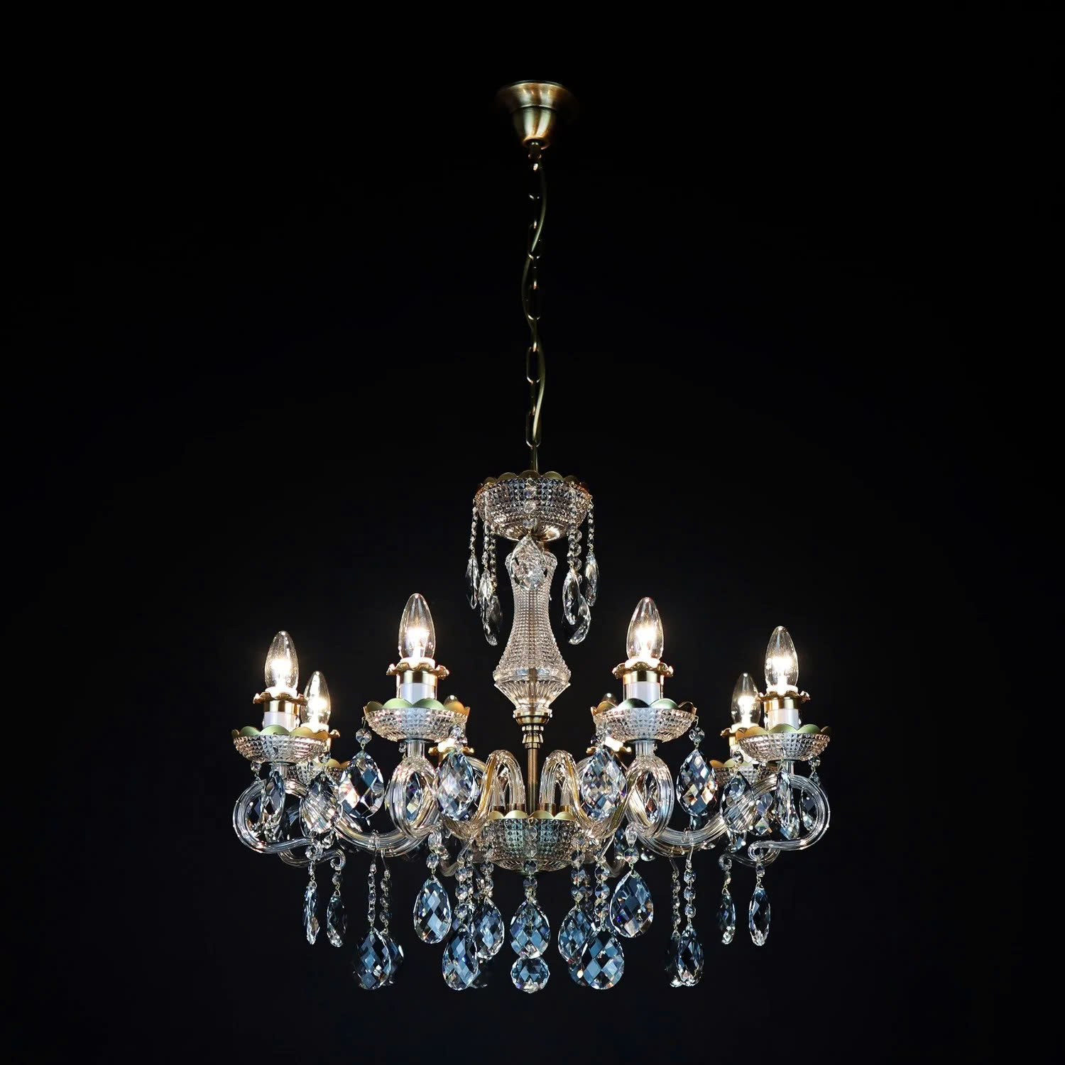 Đèn Pha Lê Treo Trần 8 Bóng Daisy - Vũ Điệu Ánh Sáng Lung Linh