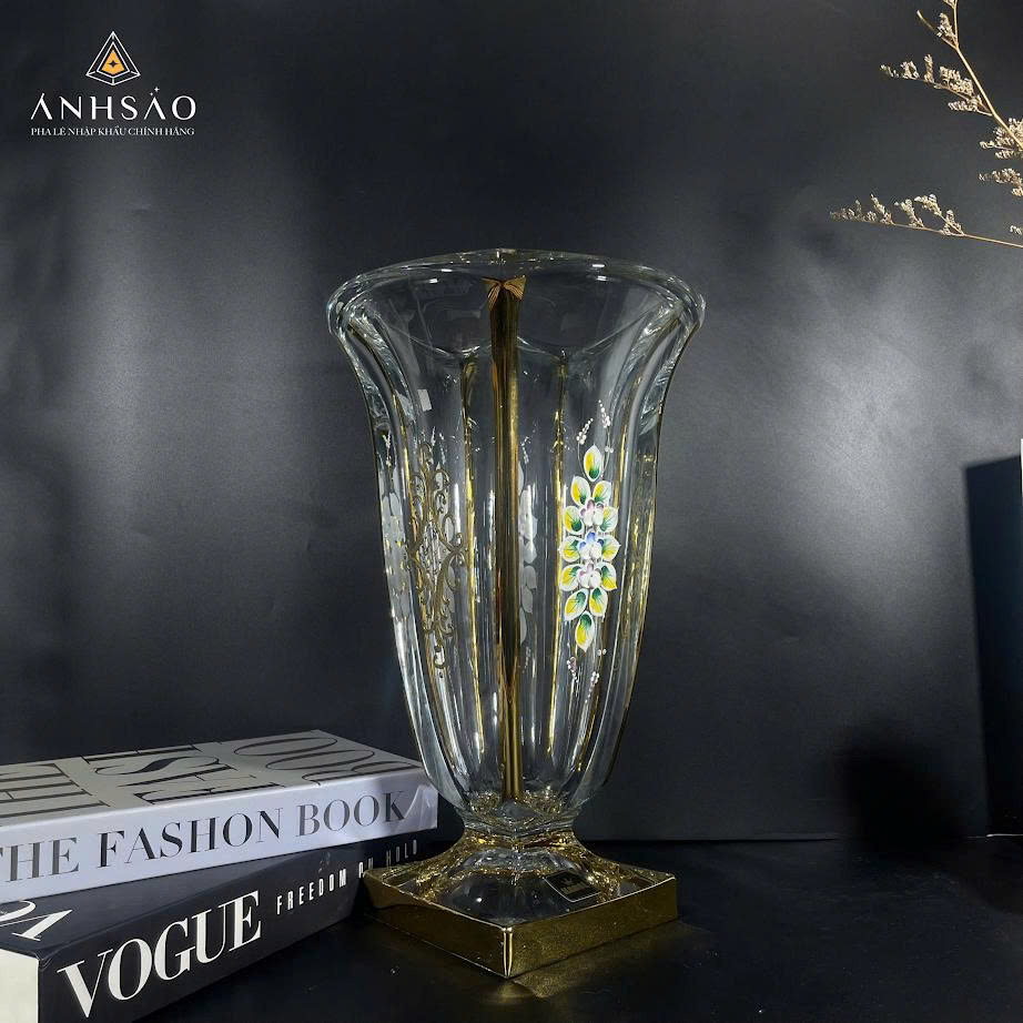 Lọ Hoa Pha Lê Tinh Tế – Tôn Vinh Vẻ Đẹp Thanh Lịch