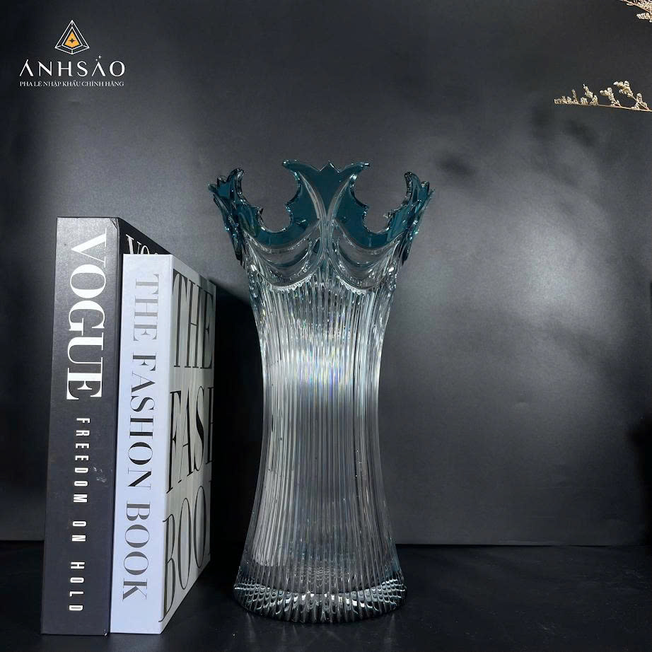 Lọ Hoa Pha Lê - Nghệ Thuật Nâng Tầm Không Gian Trưng Bày