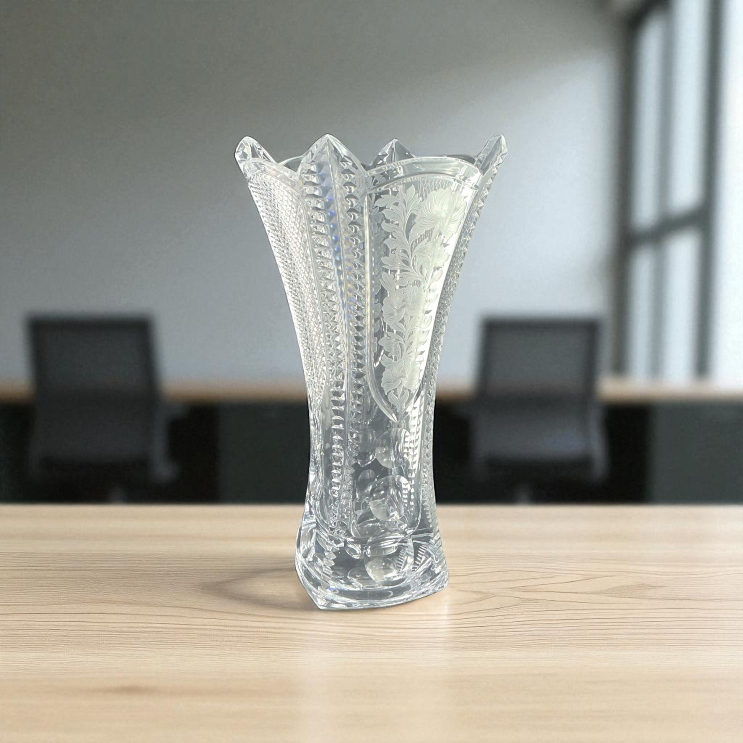 Lọ Hoa Pha Lê Trắng Điêu Khắc 30cm