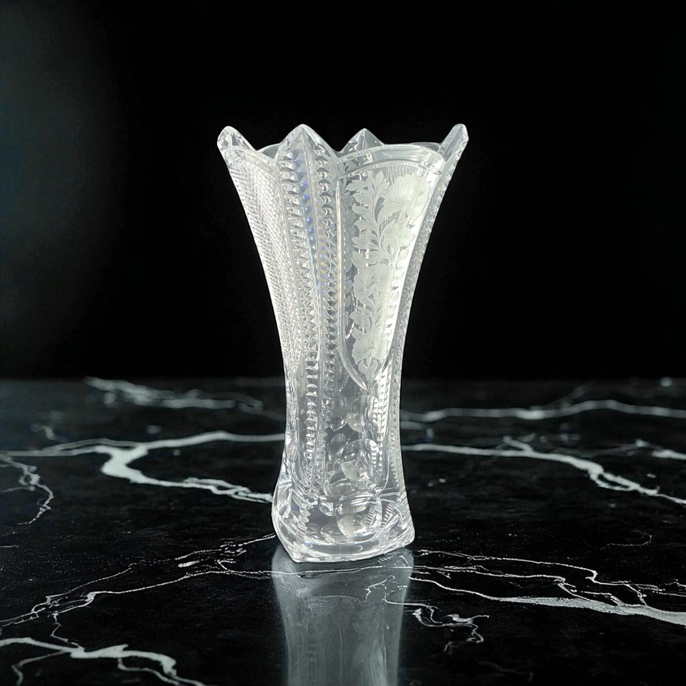 Lọ Hoa Pha Lê Trắng Điêu Khắc 30cm