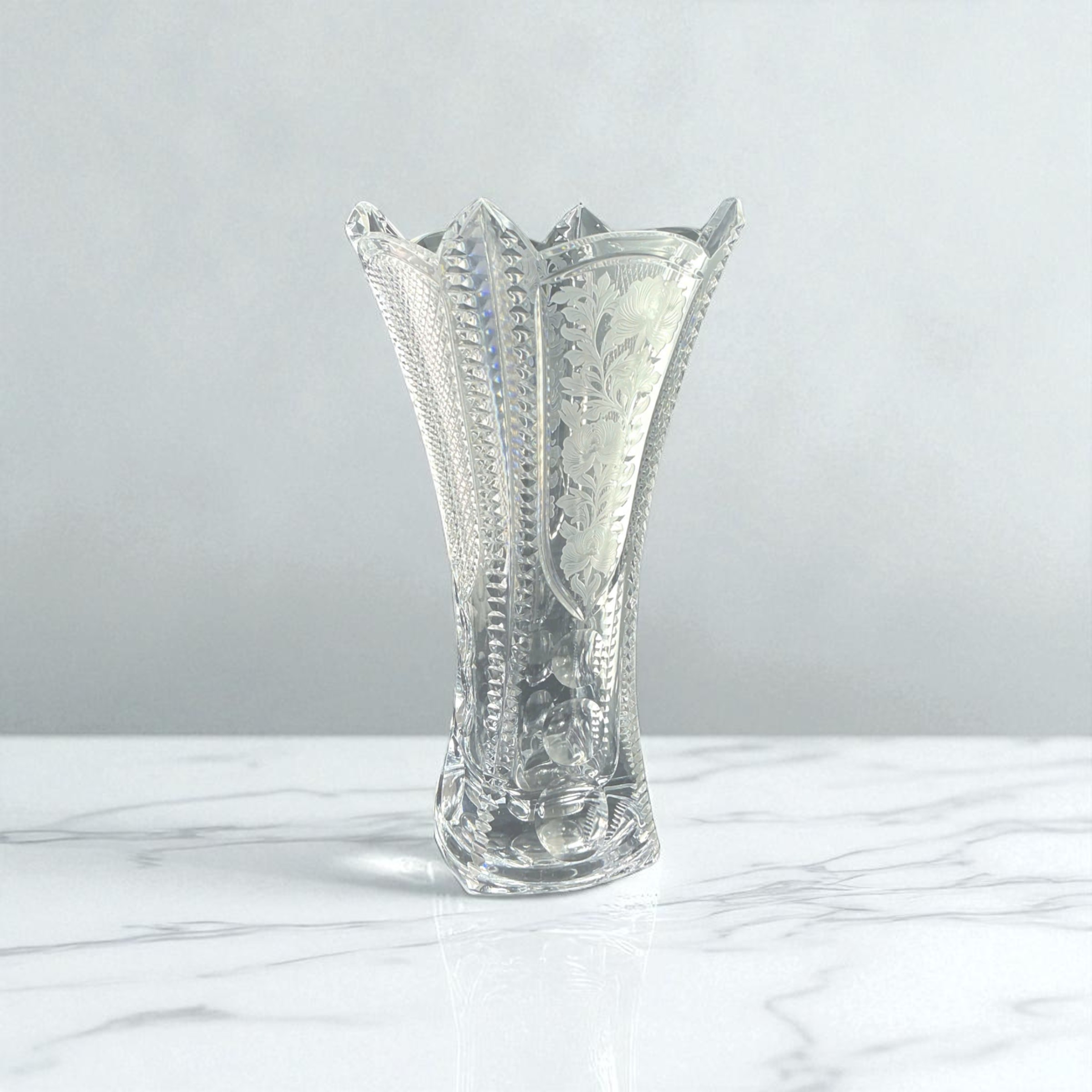 Lọ Hoa Pha Lê Trắng Điêu Khắc 30cm