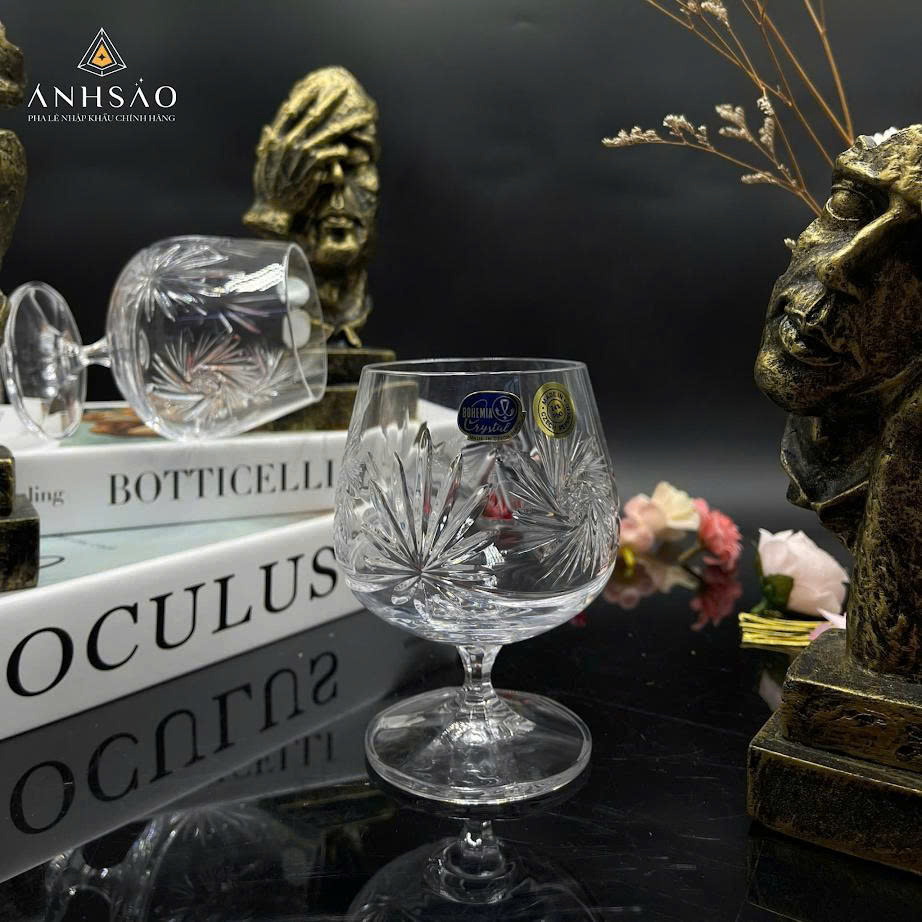 Ly Pha Lê - Tinh Hoa Nghệ Thuật Thưởng Thức Và Trang Trí