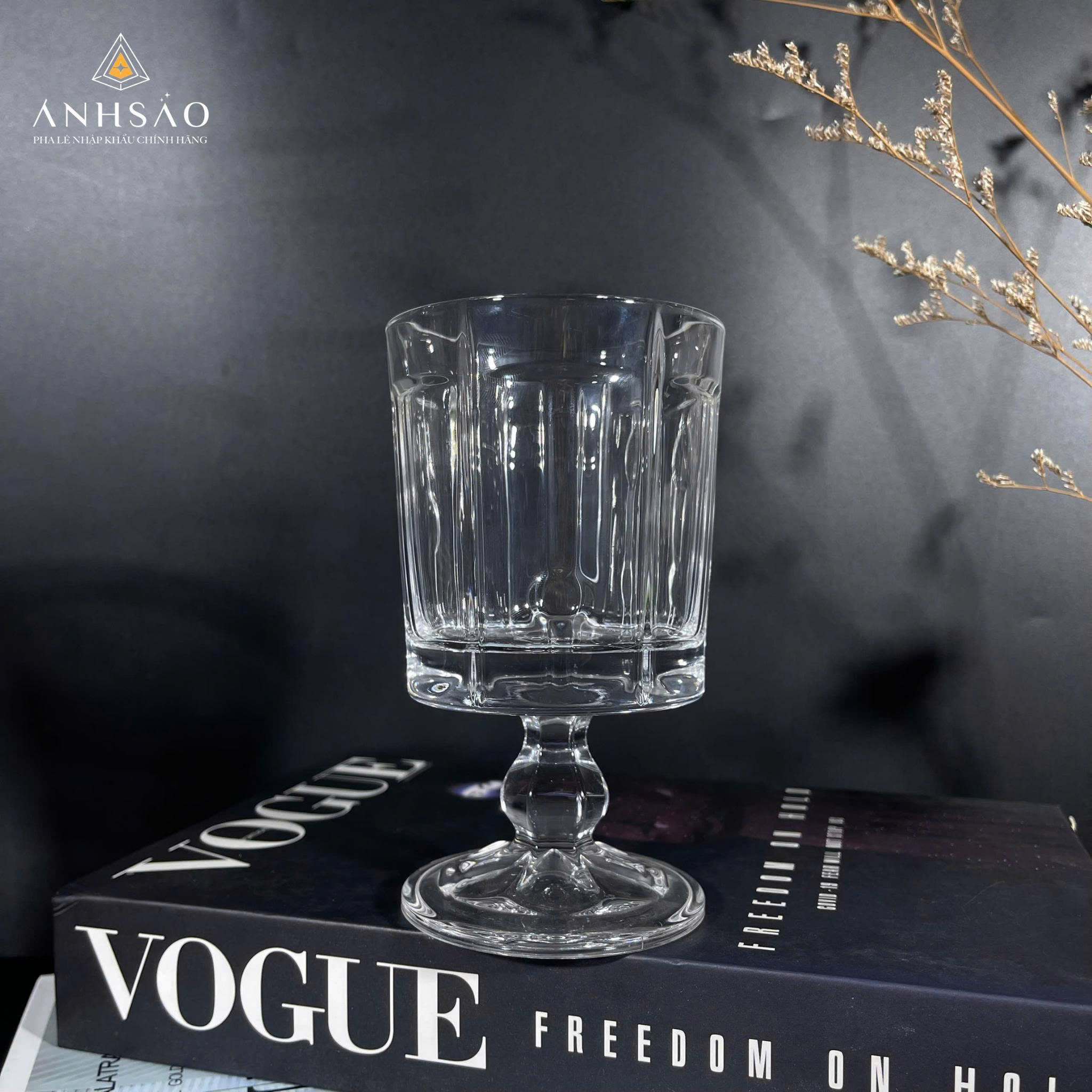 Ly Pha Lê Chân Đế