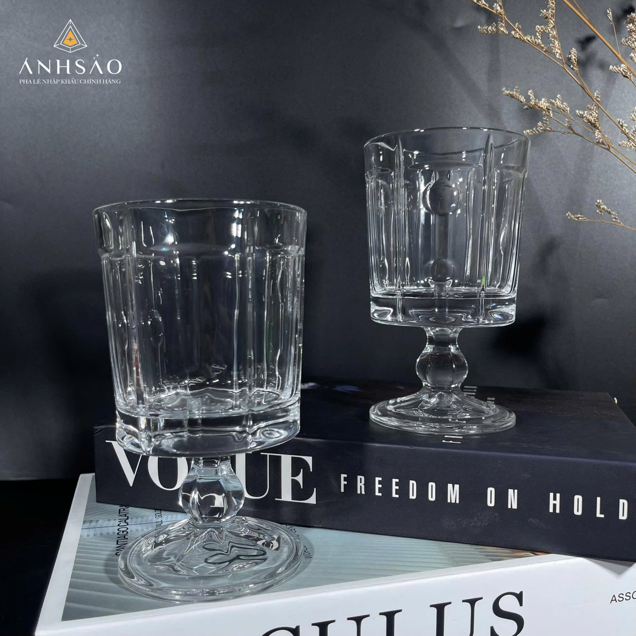 Ly Pha Lê Chân Đế